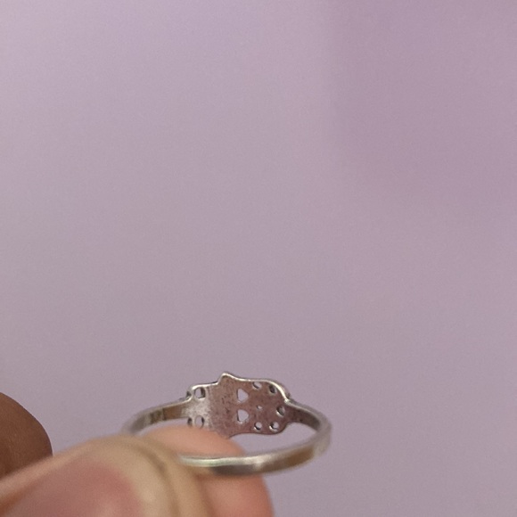 This ring is normal size and it’s silver - Picture 4 of 4